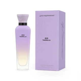 Frasco de perfume ‘IRIS VANILLA’ de 120ml da ADOLFO DOMINGUEZ, com líquido amarelado e tampa de madeira, ao lado da sua caixa de embalagem roxa com detalhes do produto.
