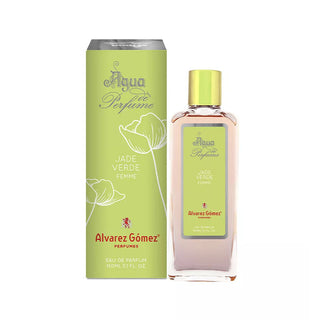 Frasco de perfume ‘Agua de Perfume Jade Verde Femme’ de 150ml da Alvarez Gómez, com líquido rosa e tampa dourada, ao lado da sua caixa de embalagem verde com padrões florais brancos.